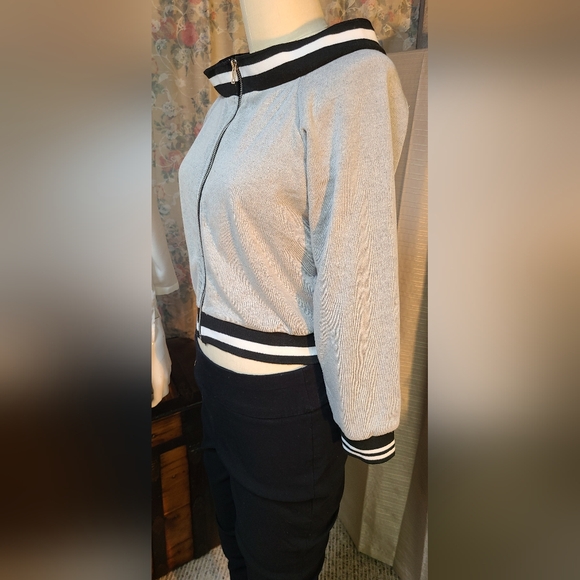 Gray - Picture 2 of 12